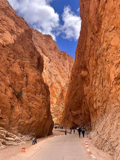 The Tinghir oasis and Todra Gorge in southern Morocco — an Amazigh landscape where earthen architecture, ancient irrigation and the dramatic geology of the Atlas converge